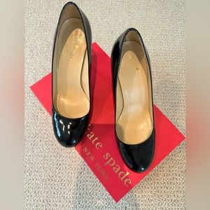 Kate Spade KAROLINA PATENT LEATHER HEELS BLACK ROUNDED TOE. Size 7 1/2 M